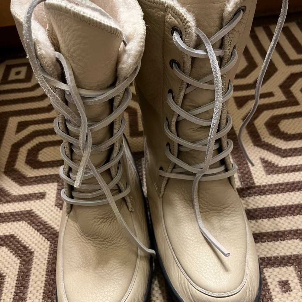 Women's Beige Lace-Up Winter Boots